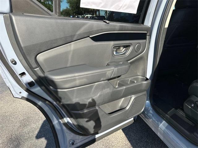 new 2025 Honda Pilot car, priced at $48,018