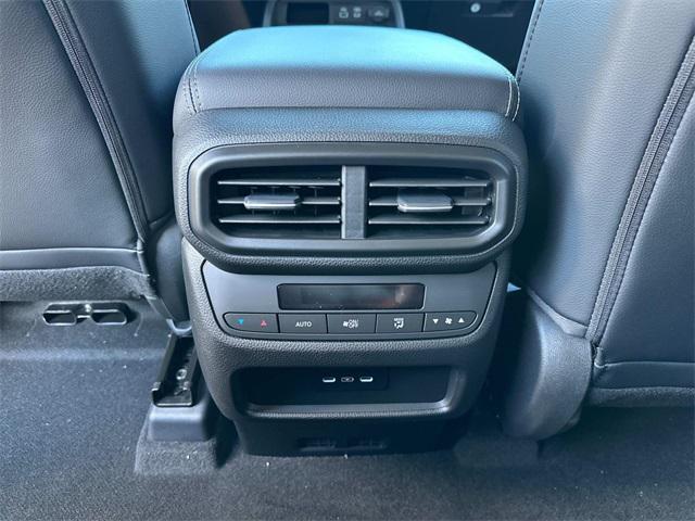 new 2025 Honda Pilot car, priced at $48,018