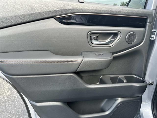 new 2025 Honda Pilot car, priced at $46,733