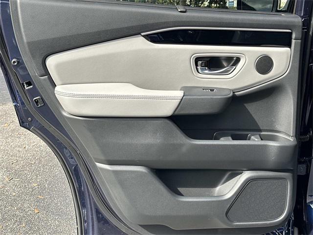 new 2025 Honda Pilot car, priced at $47,861