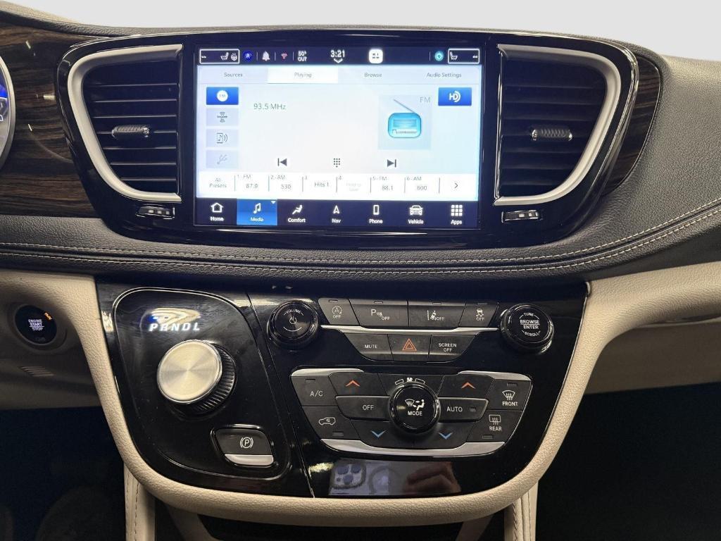 used 2023 Chrysler Pacifica car, priced at $29,787