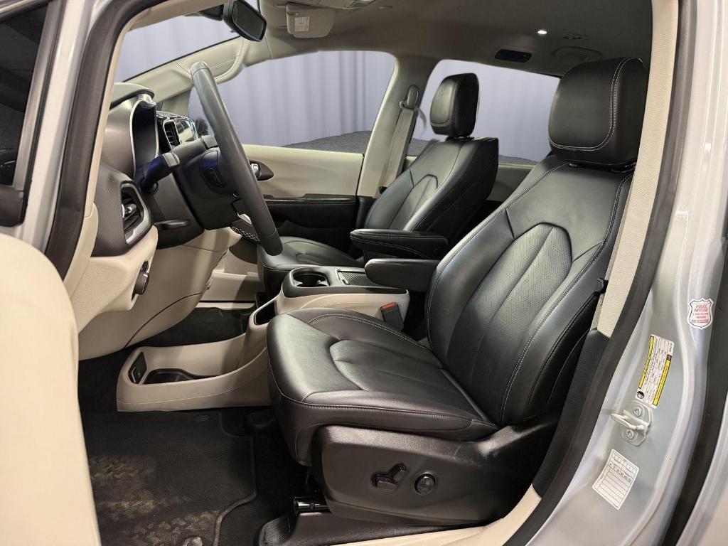 used 2024 Chrysler Pacifica car, priced at $30,487