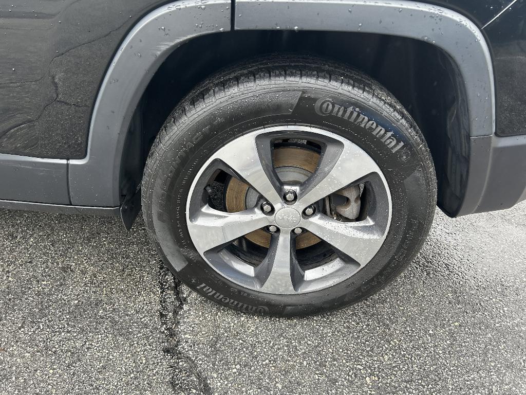 used 2019 Jeep Cherokee car, priced at $18,788