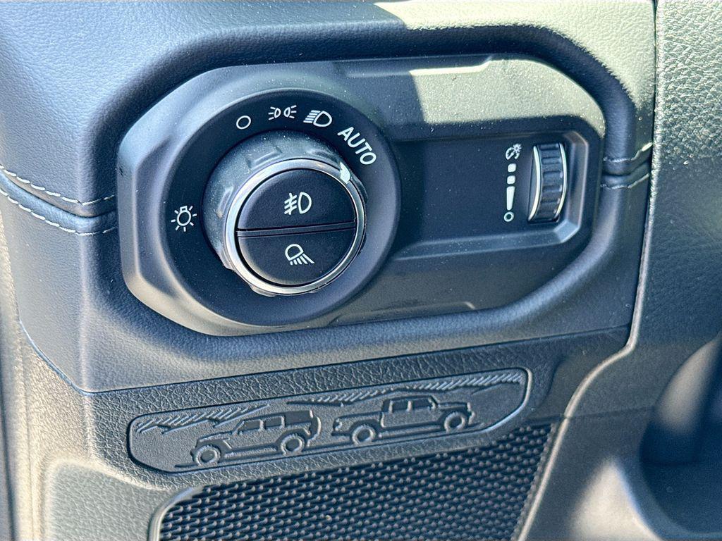 new 2026 Jeep Gladiator car, priced at $47,571