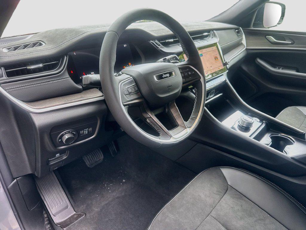 new 2027 Jeep Grand Cherokee car, priced at $42,911