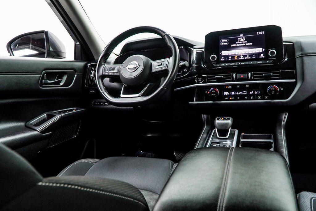 used 2025 Nissan Pathfinder car, priced at $29,564