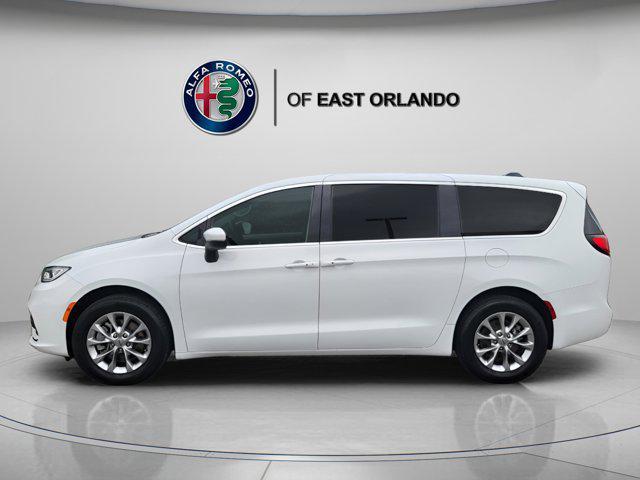 used 2023 Chrysler Pacifica car