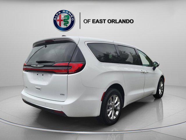 used 2023 Chrysler Pacifica car