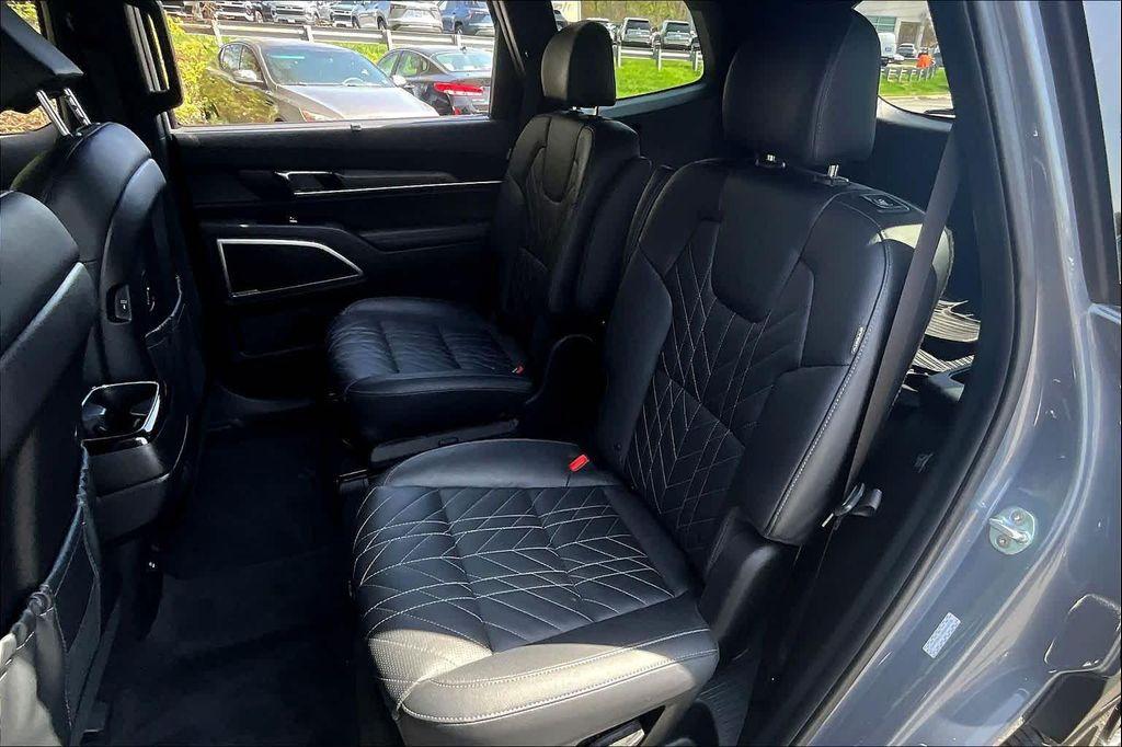 used 2023 Kia Telluride car, priced at $28,000