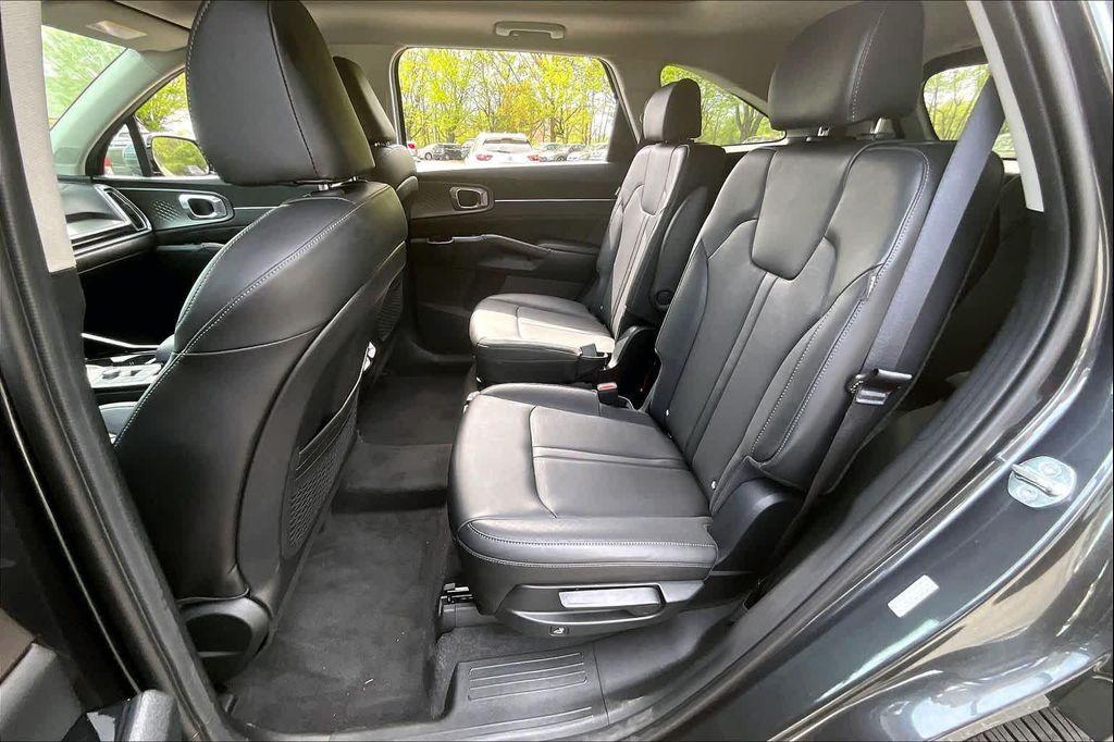 used 2024 Kia Sorento car, priced at $33,000