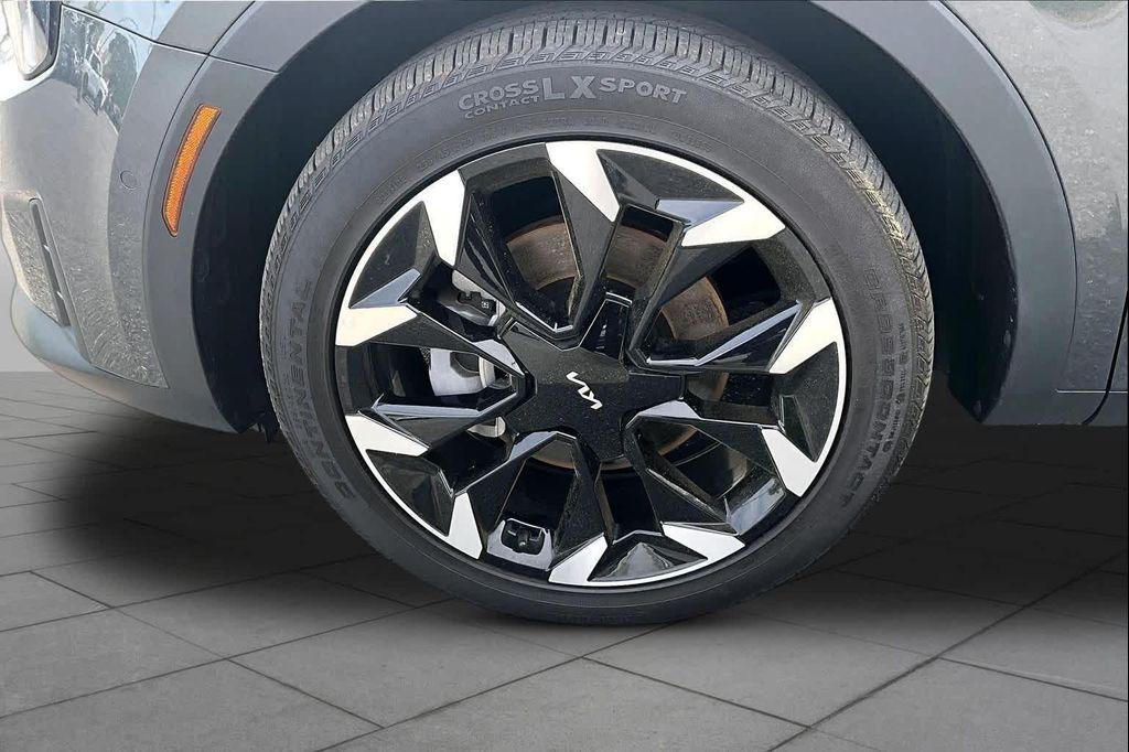 used 2024 Kia Sorento car, priced at $33,000