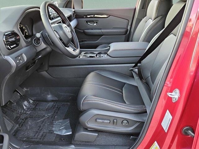 new 2025 Honda Pilot car, priced at $49,077