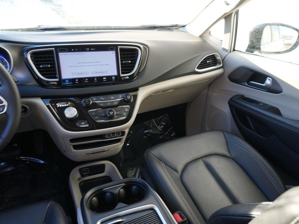 used 2024 Chrysler Pacifica car, priced at $28,999