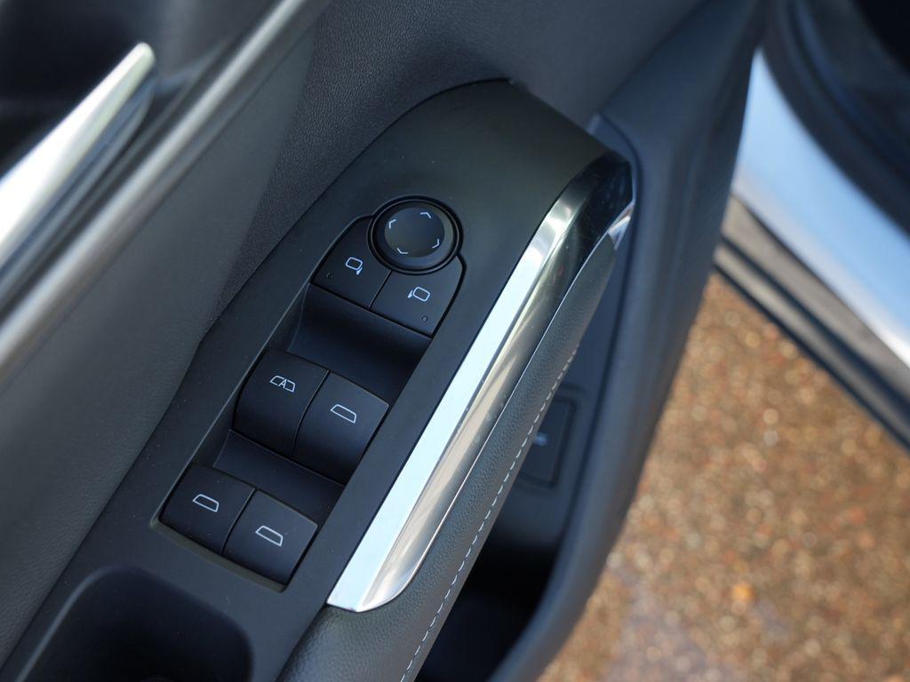 used 2025 Chevrolet Traverse car, priced at $35,593