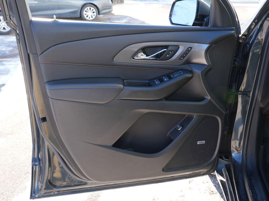 used 2021 Chevrolet Traverse car, priced at $27,168