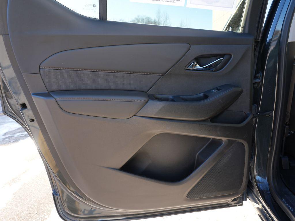 used 2021 Chevrolet Traverse car, priced at $27,168