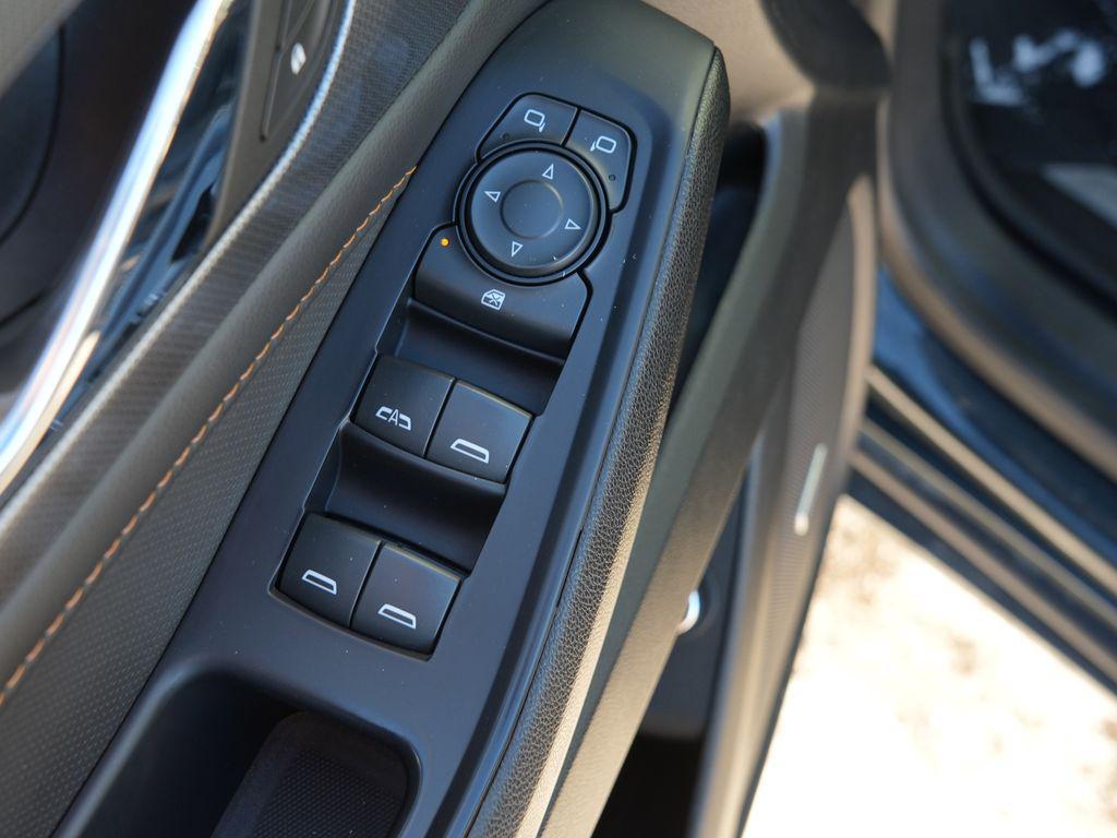 used 2021 Chevrolet Traverse car, priced at $27,168