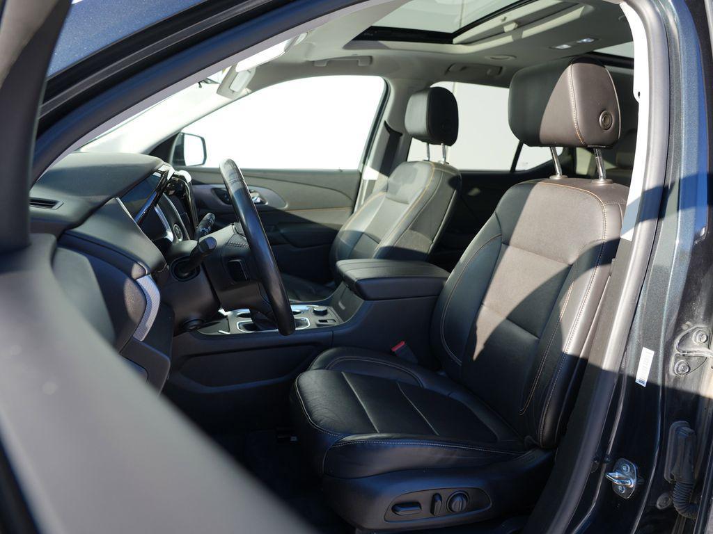 used 2021 Chevrolet Traverse car, priced at $27,168