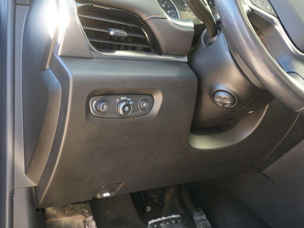 used 2021 Chevrolet Traverse car, priced at $27,168