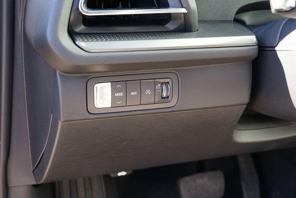 used 2025 Chevrolet Traverse car, priced at $36,399