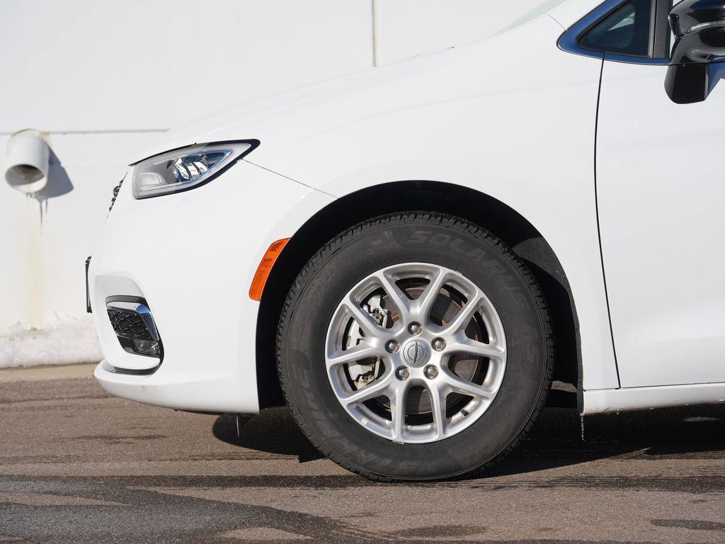used 2024 Chrysler Pacifica car, priced at $28,999