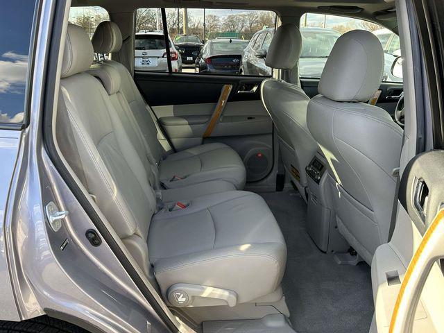 used 2009 Toyota Highlander Hybrid car, priced at $13,997