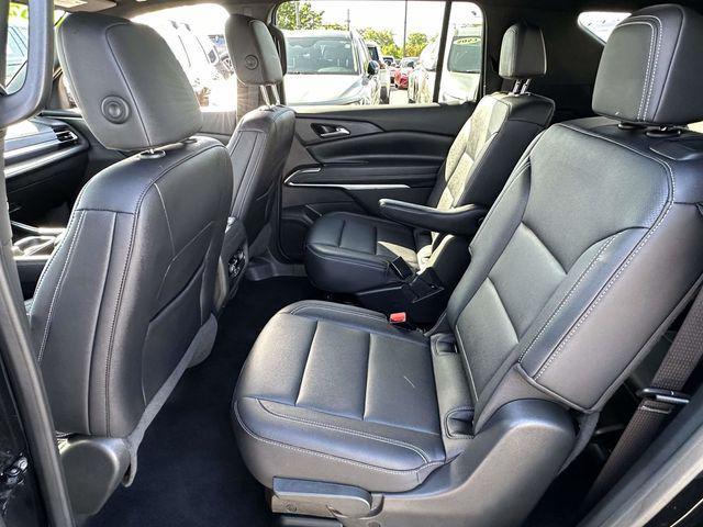 used 2025 Chevrolet Traverse car, priced at $35,997