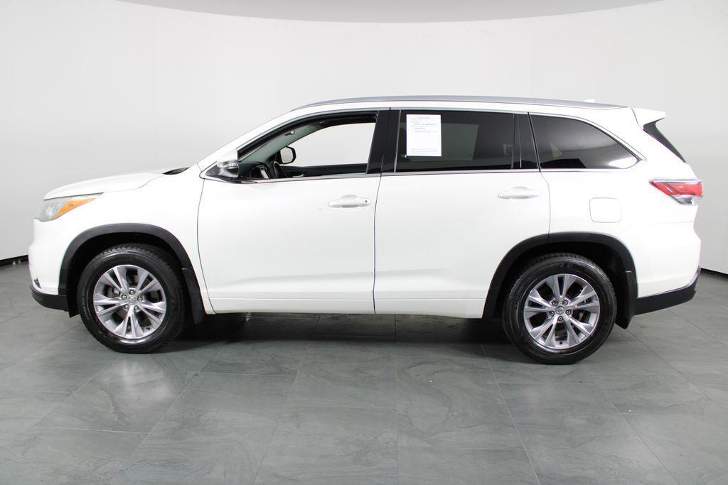 used 2015 Toyota Highlander car, priced at $12,613