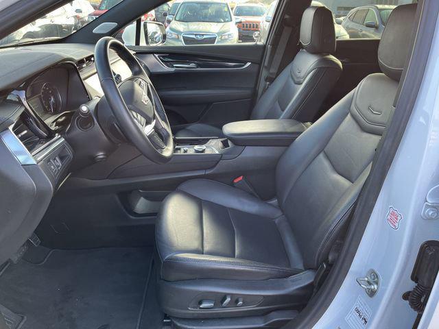 used 2025 Cadillac XT5 car, priced at $40,994