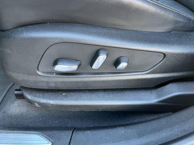 used 2025 Cadillac XT5 car, priced at $40,994