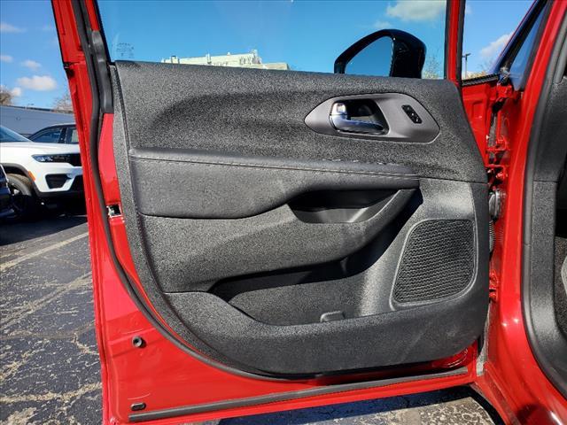 used 2026 Chrysler Pacifica car, priced at $43,319