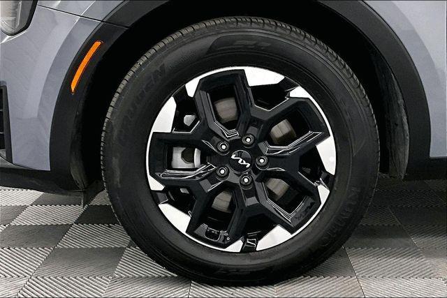 used 2025 Kia Sorento car, priced at $29,998