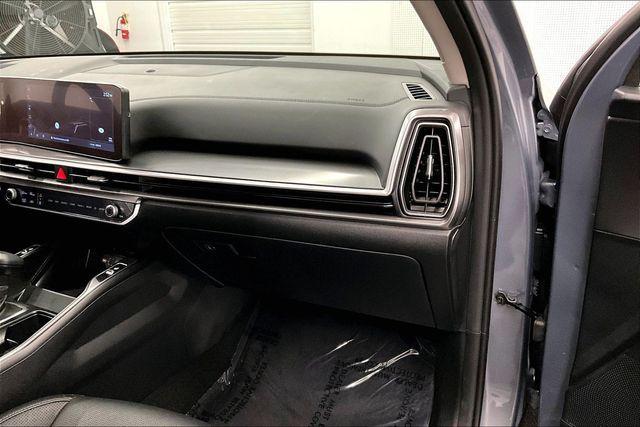 used 2025 Kia Sorento car, priced at $29,998