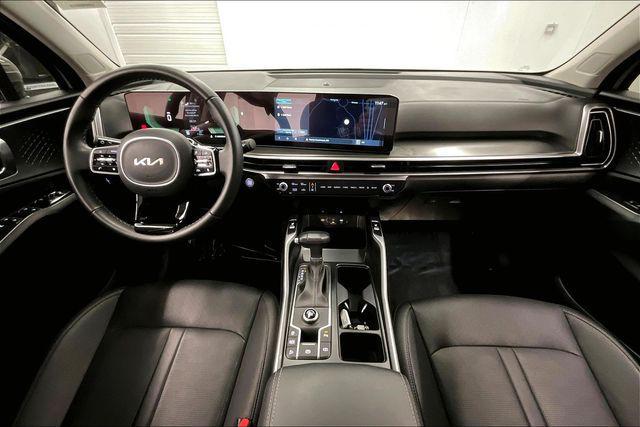 used 2025 Kia Sorento car, priced at $31,285
