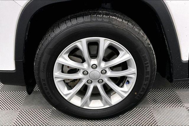 used 2021 Jeep Cherokee car, priced at $15,876