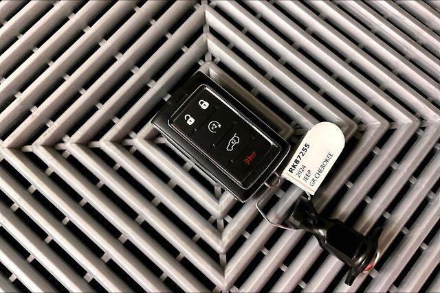 used 2024 Jeep Grand Cherokee car, priced at $37,447