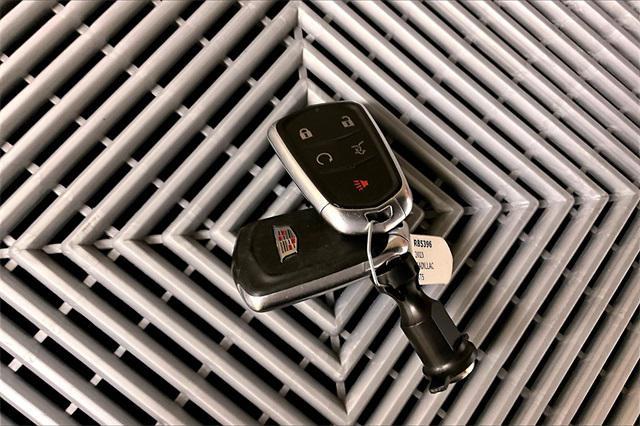 used 2023 Cadillac XT5 car, priced at $28,589