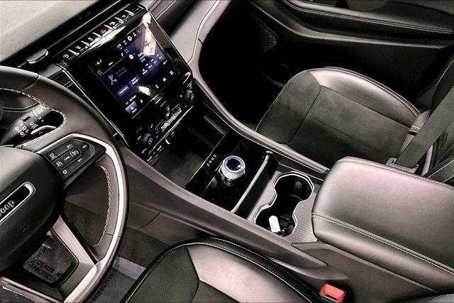 used 2025 Jeep Grand Cherokee car, priced at $33,002