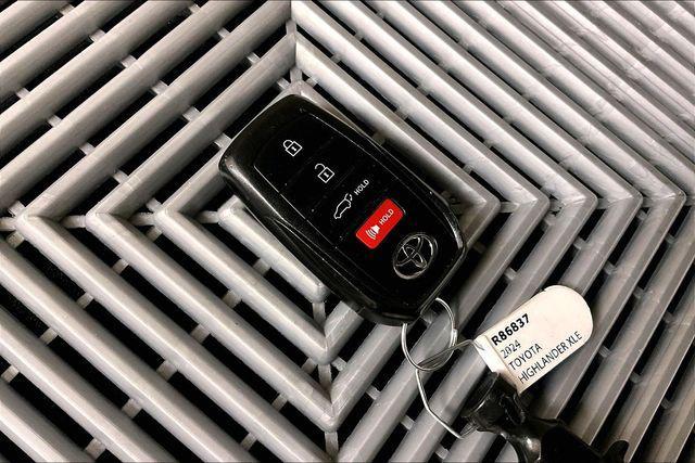 used 2024 Toyota Highlander car, priced at $36,684