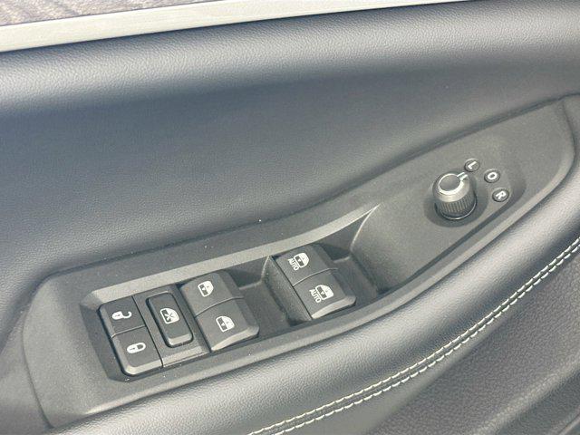 used 2023 Jeep Grand Cherokee car, priced at $29,395