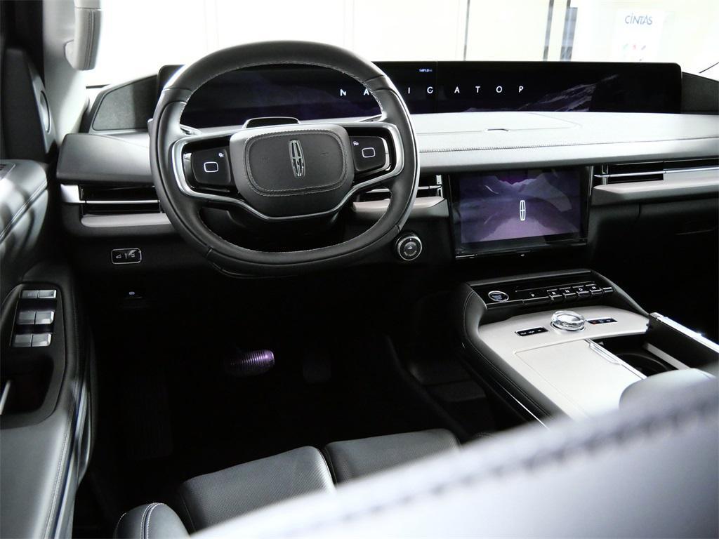 new 2025 Lincoln Navigator L car, priced at $94,995