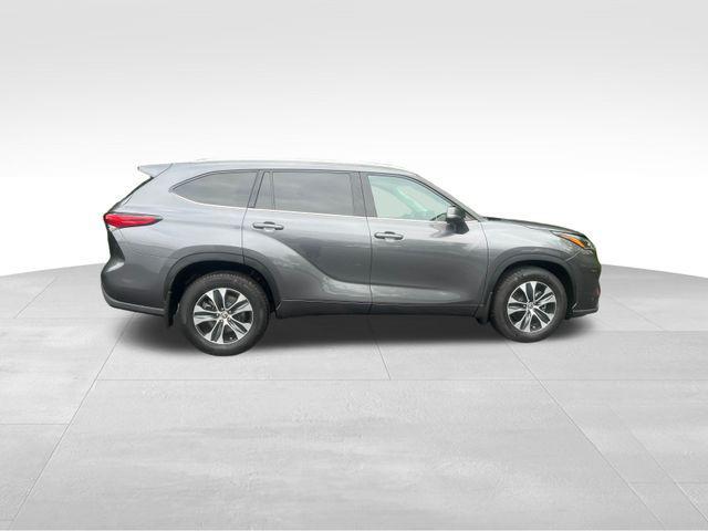 used 2021 Toyota Highlander car, priced at $28,968