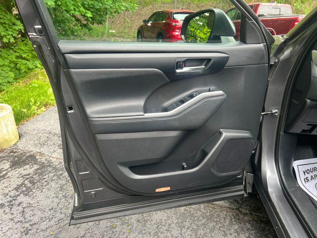 used 2021 Toyota Highlander car, priced at $28,968