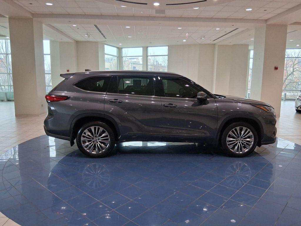used 2022 Toyota Highlander car, priced at $37,899