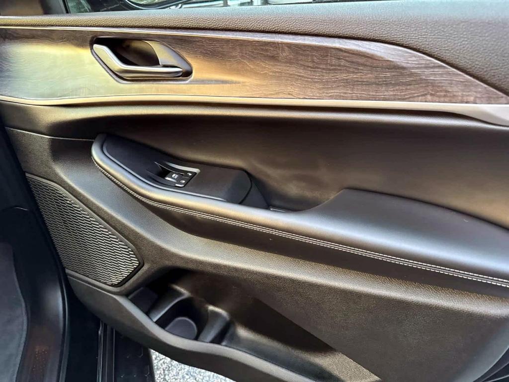 used 2024 Jeep Grand Cherokee car, priced at $36,275