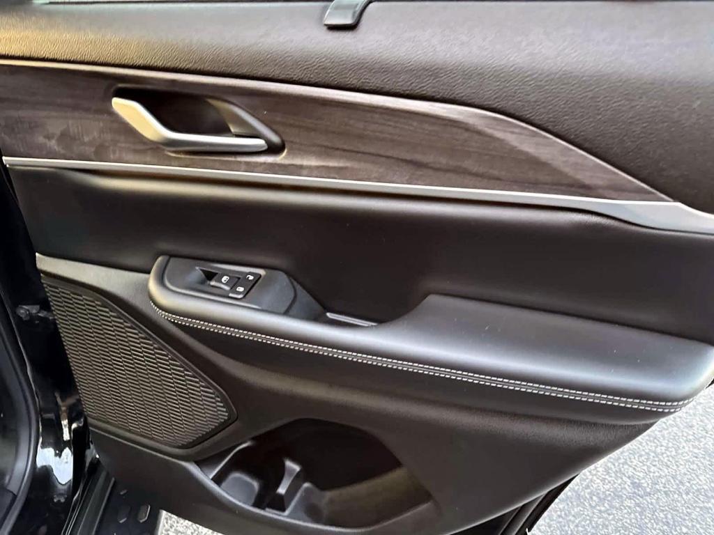 used 2024 Jeep Grand Cherokee car, priced at $36,275