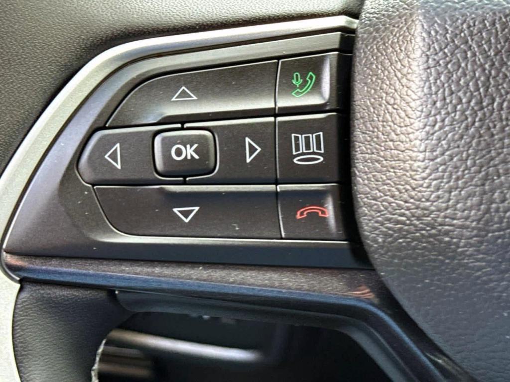 used 2023 Jeep Grand Cherokee car, priced at $33,084
