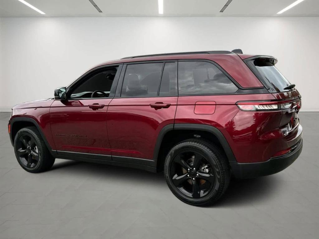 used 2024 Jeep Grand Cherokee car, priced at $32,999
