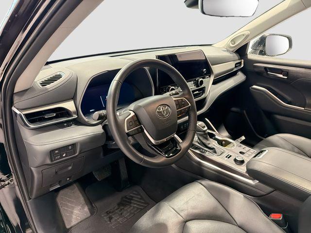 used 2025 Toyota Highlander car, priced at $51,385