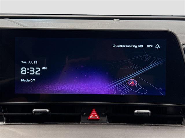 2025 Everlasting Silver Kia Sportage